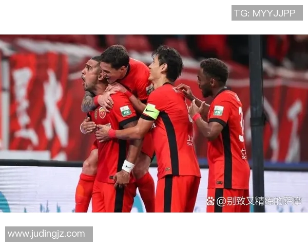 汉堡队英勇逆袭德甲比赛一路向前力压对手夺得胜利 汉堡队英勇逆袭德甲比赛一路向前力压对手夺得胜利