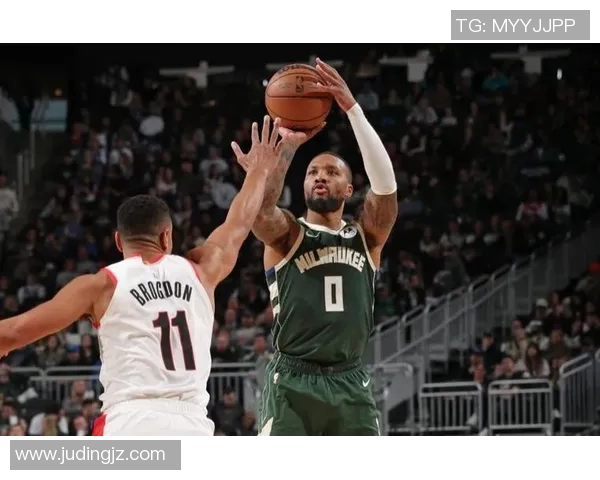 开拓者击败爵士，利拉德挺身而出