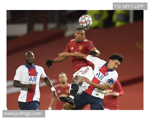 足球欧冠联赛进入淘汰赛阶段，巴黎圣日耳曼首回合3-1逆转曼联