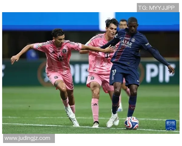 巴黎圣日尔曼击败曼联挺进欧冠八强吉鲁进球破门助球队取得胜利